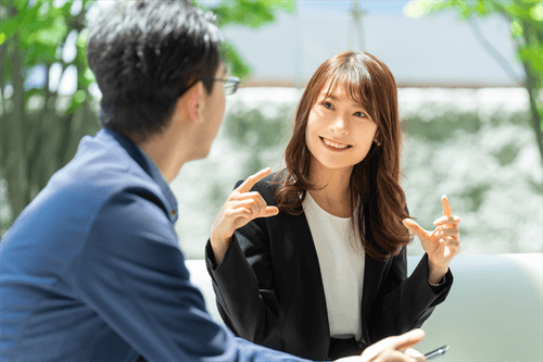 女性との打ち合わせ